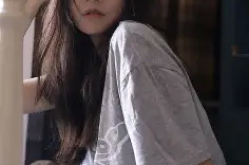 3岁女童在洗浴店摔倒后脑受伤宝妈发帖吐槽反被索赔100万元店方：她拒不删帖疑似敲诈